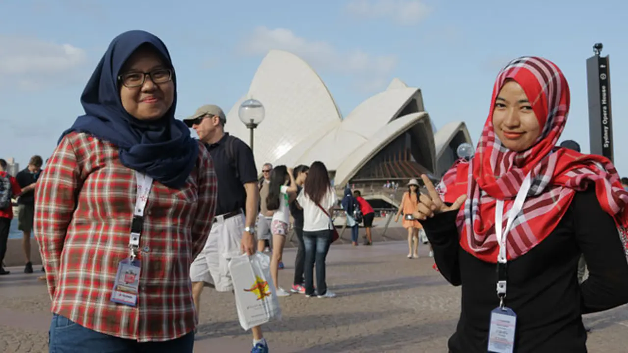 Aktif Berorganisasi Membawa Dhina Ke Sydney