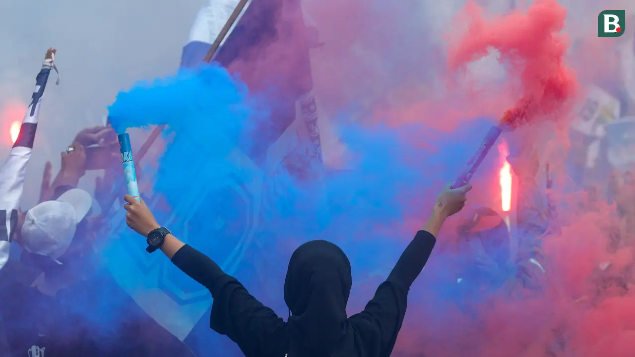 Foto: Euforia Bobotoh dan Pemain Persib Bandung Saat Pawai Juara BRI Liga 1