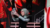Mila DA7 di panggung D'Academy 8 (credit: KapanLagi.com/Salwa Suci Aisyah)