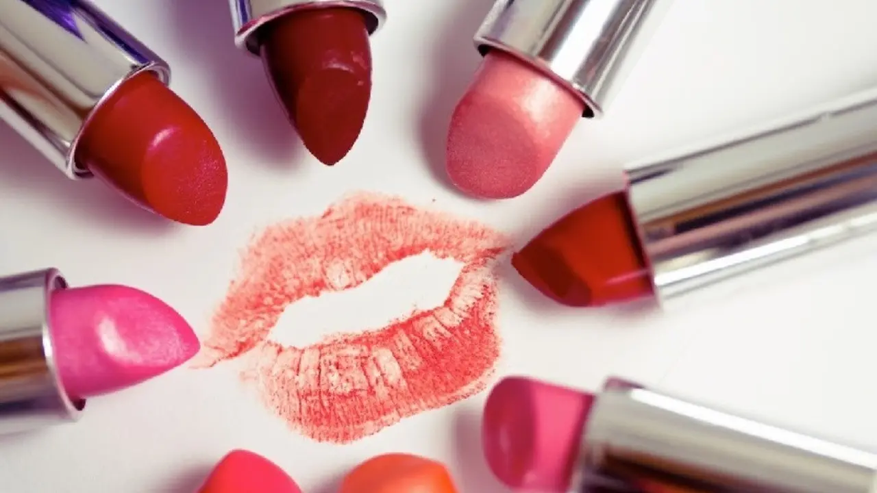 Satu Alat Makeup Ini Memiliki 3 Fungsi, Apakah Itu?