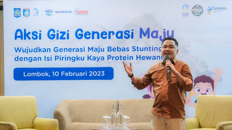 Budayawan Lalu Ari Irawan saat memberikan pemaparan soal Festival Bau Nyale di acara Aksi Gizi Generasi Maju bersama Danone Indonesia.