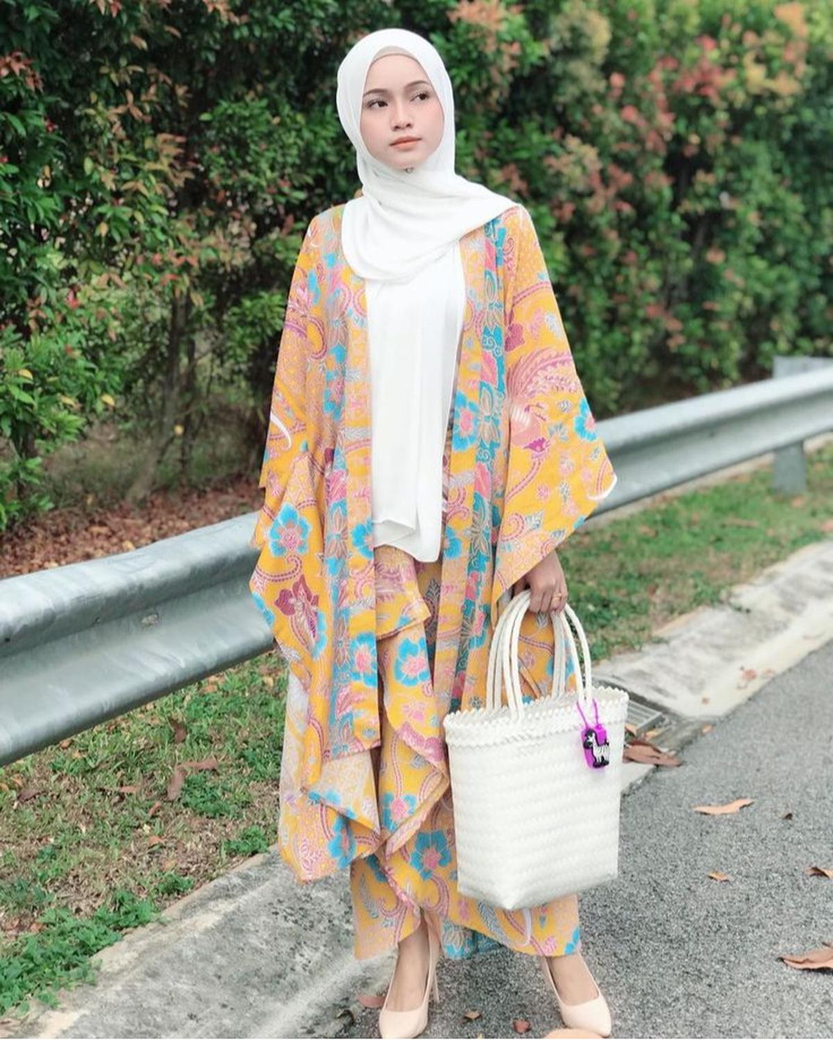 Tampil Menawan di Kondangan dengan 5 Gaya Batik untuk Wanita Berhijab, Wajib Coba!