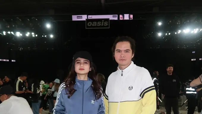 Gaya Kompak Tissa Biani dan Dul Jaelani Saat Nonton Konser Oasis, Nostalgia 2000-an dalam Track Jacket dan Jeans Kasual
