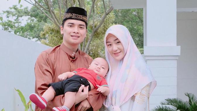 Muhammad Alvin Faiz bersama istri dan anaknya [foto: instagram/yusufalvinramadhan]
