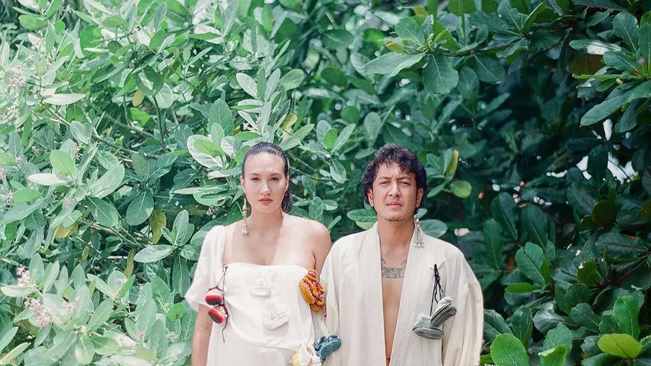 Dimas Anggara dan Nadine Chandrawinata