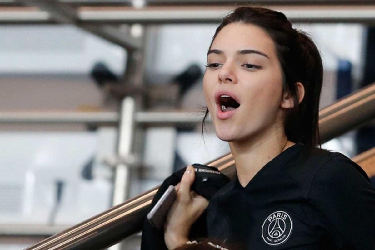 Berkostum PSG, Kendall Jenner tampil cantik