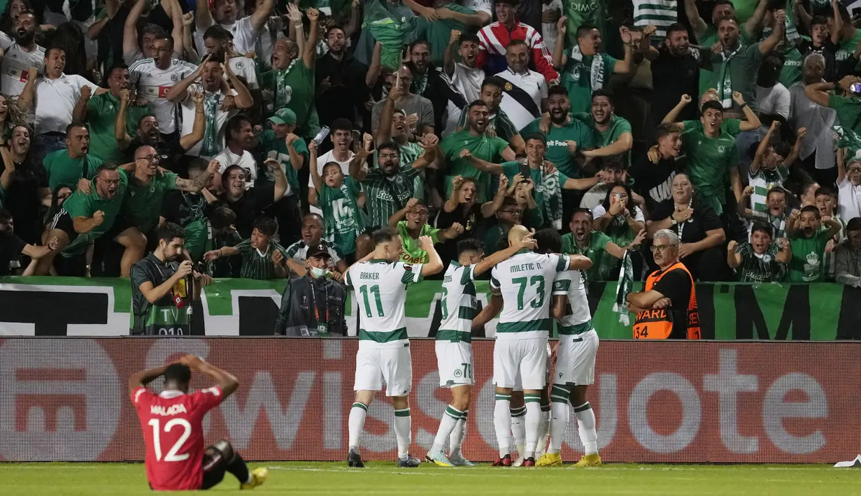 Dua gol Omonia diciptakan oleh Karim Ansarifard di menit ke-34 dan Nikolas Panayiotou di menit ke-85. (AP/Petros Karadjias)