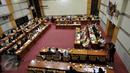 Suasana Rapat Kerja antara Kepolisian Republik Indonesia dengan Komisi III DPR RI di Kompleks Parlemen, Jakarta, Senin (25/1). Rapat tersebut membahas soal anggaran 2016 serta evaluasi kinerja kepolisian. (Liputan6.com/Johan Tallo)