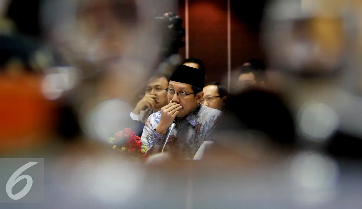 Menteri Agama Lukman Hakim Saifuddin mengikuti rapat kerja dengan Komisi VIII DPR di Kompleks Parlemen, Jakarta, Rabu (9/9/2015). Rapat itu membahas Rencana Kerja & Anggaran Kementerian Lembaga (RKAKL) Kemenag Tahun 2016.(Liputan6.com/Johan Tallo)
