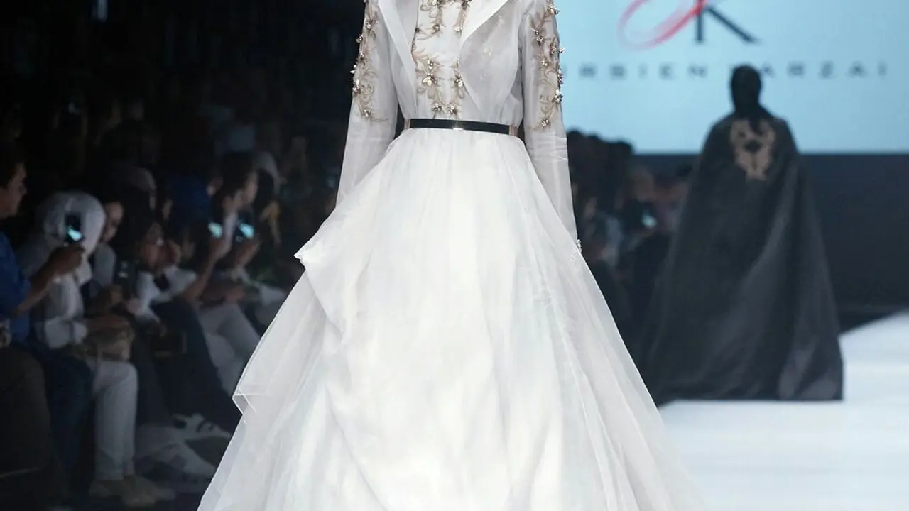 Kursien Karzai untuk Jakarta Fashion Week 2017.