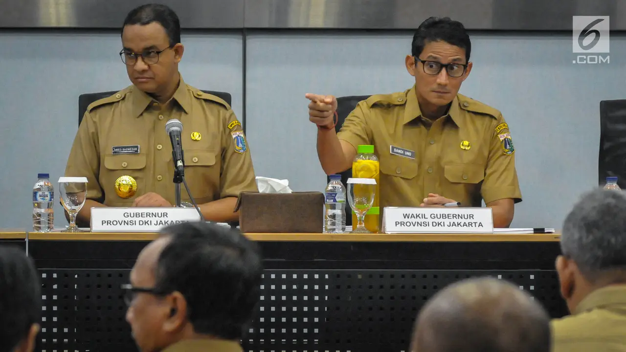 Hari Pertama Anies Baswedan dan Sandiaga Uno Berkantor di Balai Kota