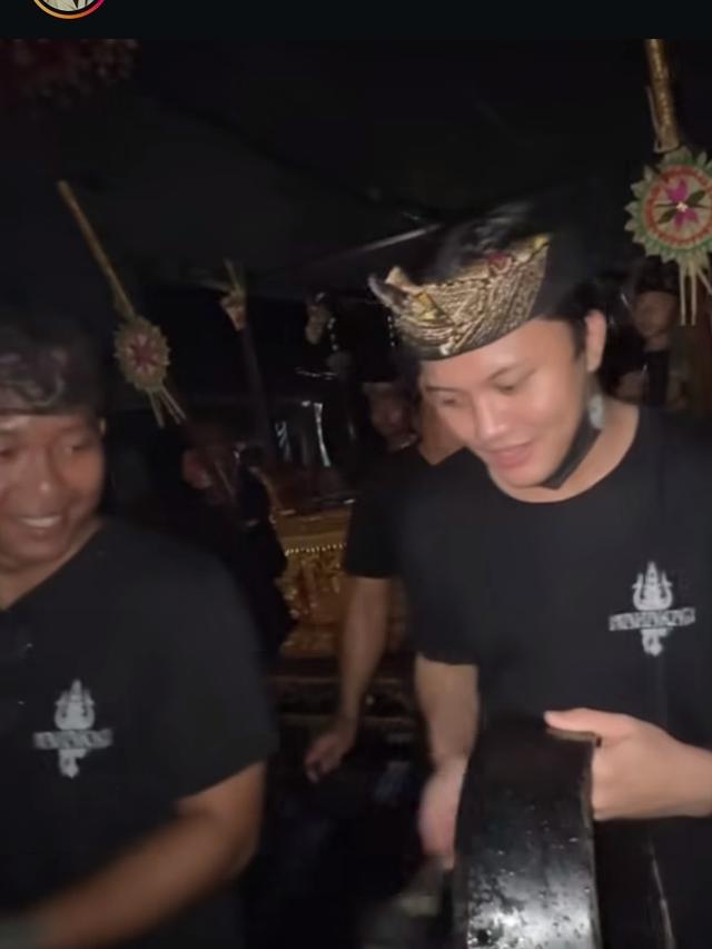 Rizky Febian dan Mahalini Rayakan Nyepi