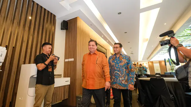 Teuku Riefky Harsya dan Airlangga Hartarto