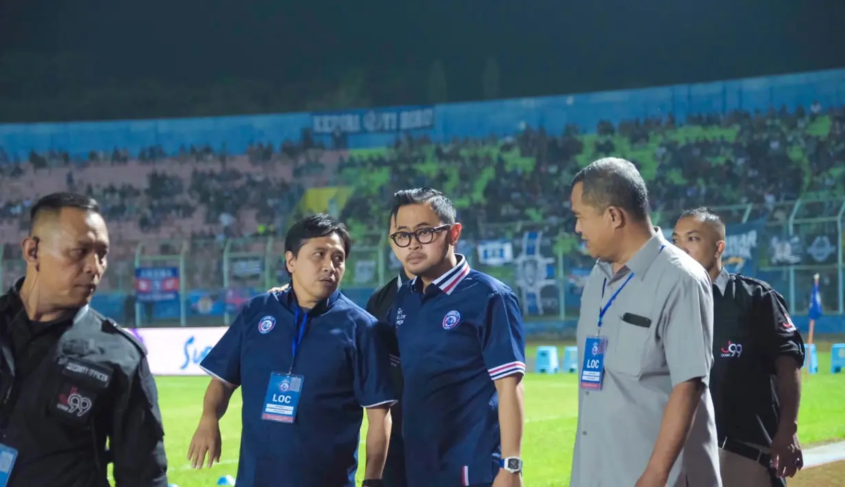 <p>Presiden Arema FC Gilang Widya Pramana khawatir atmosfer pertandingan akan rusak dengan nyanyian rasis atau menyalakan flare(dok.Arema FC)</p>