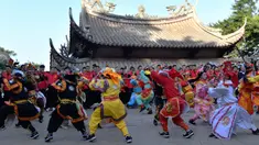 Para penganut Mazu dari Provinsi Guangdong tampil di sebuah lapangan di Pulau Meizhou, Kota Putian, Provinsi Fujian, China, 25 Oktober 2020. Pada 2009 lalu, kepercayaan dan adat istiadat Mazu dimasukkan dalam Daftar Warisan Budaya Takbenda kategori Kemanusiaan UNESCO. (Xinhua/Wei Peiquan)
