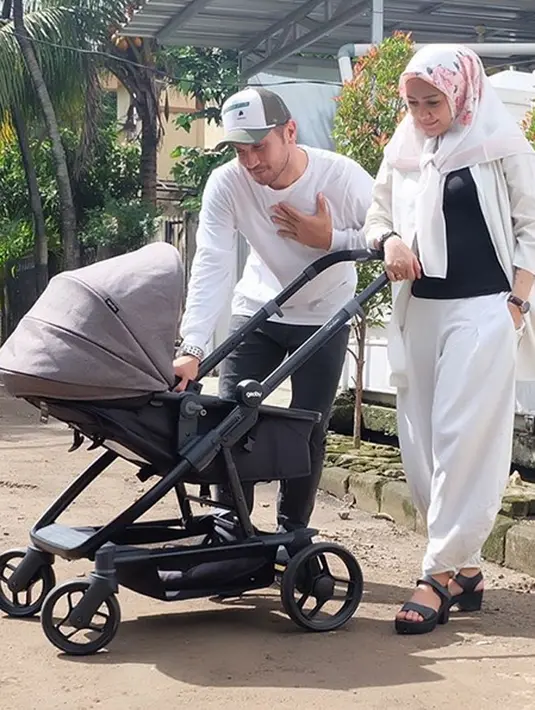 "Lebih enak aja, lebih fresh, lebih bisa lebih bersyukur lagi, bisa berterima kasih sama Allah, rasanya enak banget, aman, nyaman. Istri sama anak juga Alhamdulillah. Istri juga hijab. Subhanallah," pungkas Gary Iskak. (Instagram/richaiskak)