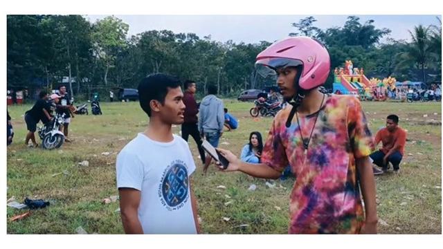 Harga Outfit Warga Desa Ini Bikin Senyum, Hypebeast Kearifan Lokal