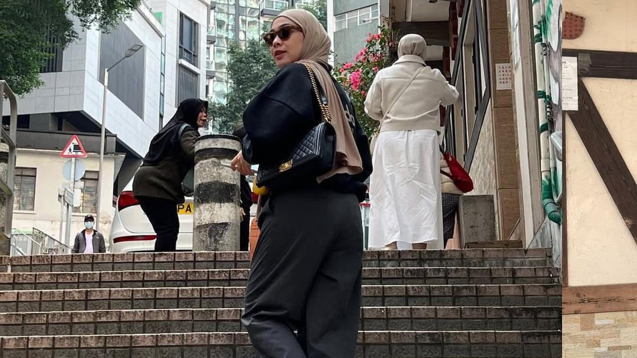 Momen Ananda Omesh dan Dian Ayu Lestari Ajak Anak Liburan ke Hongkong
