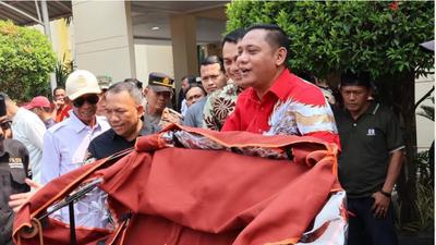 Presiden Beri Bantuan 190 Becak Listrik, Plt Bupati Bekasi: Jangan Dijual