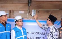 Bantuan Listrik Gratis Terangi 575 Keluarga Prasejahtera di OKU Sumsel
