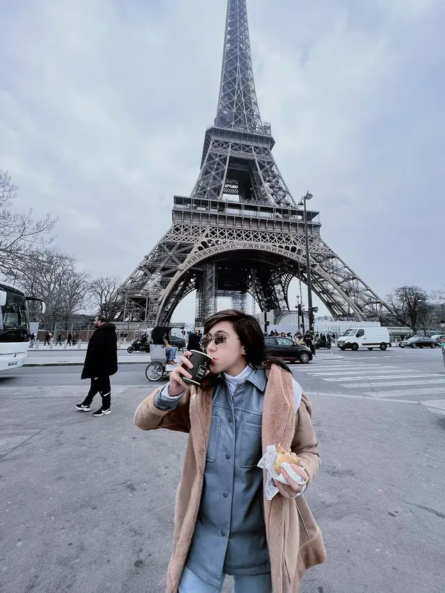 Lama Tak Muncul, Ini 6 Potret Terbaru Dera Indonesian Idol yang Terjun ke Politik