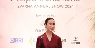 Menteri Pariwisata Widi Wardhana hadiri show desainer Didiet Maulana bertajuk Puspa Senandika [@widi.wardhana]