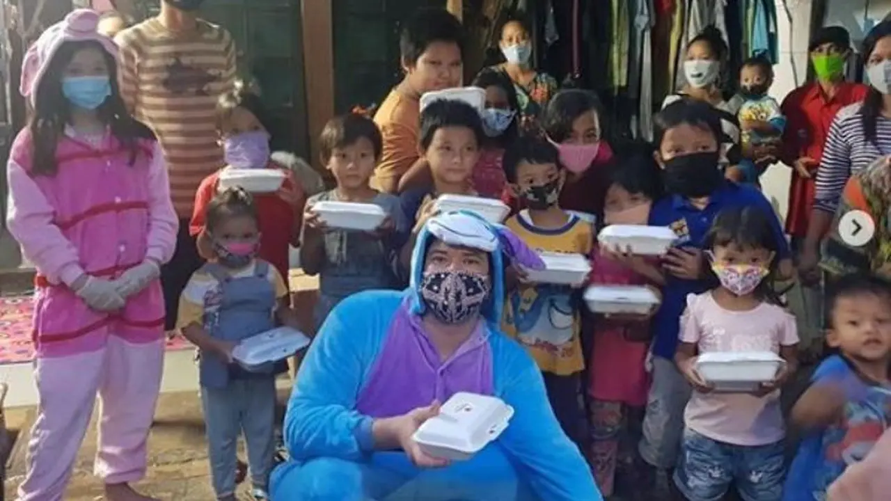 Cara Unik Zack Lee Ajak Putrinya Berbagi pada Sesama
