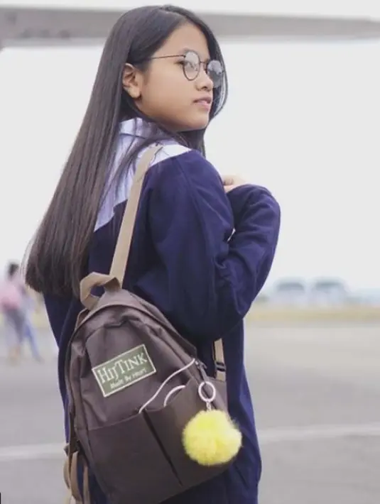 Rumor yang berawal dari foto yang diunggah Babas di akun Instagramnya ini pun akhirnya juga dijawabnya. Kala itu ia menhadi model video klip Hanin yang sedang memproduksi musik video. (Instagram/hanindhiyaatys)