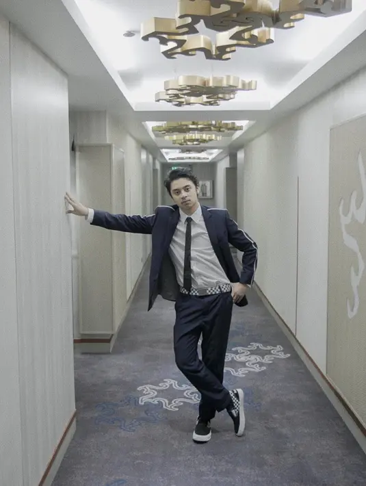 (Instagram/bastiansteel)