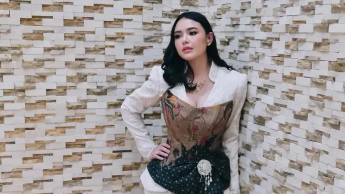 Amanda Manopo Tampil Perdana di Publik Saat Gala Premiere Jangan Buang Ibu. [@bellyverzon]