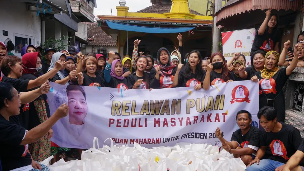 Relawan Puan membagikan sembako di Kota Malang. (Ist)