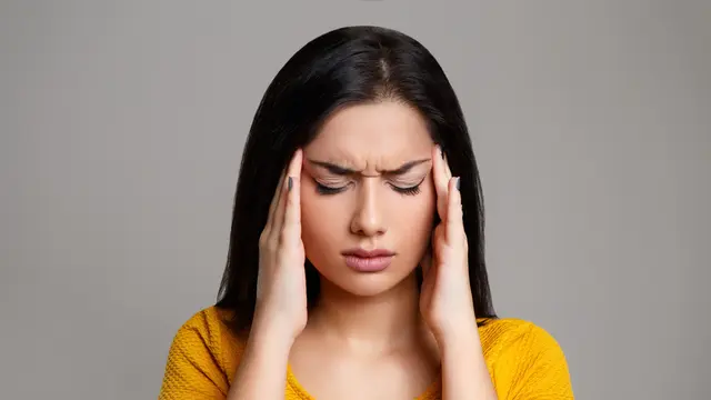 Redakan Migrain, Pilih dengan Akupunktur atau Akupresur? (Paulik/Shutterstock)