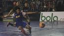 Suasana laga Adira FC melawan Merah Jaya Bekasi pada Grand Final Super Soccer Futsal Battle 2017 di Bintaro Xchange, Tangerang, Minggu (22/10/2017). Adira FC menang adu penalti atas Merah Jaya Bekasi. (Bola.com/Vitalis Yogi Trisna)