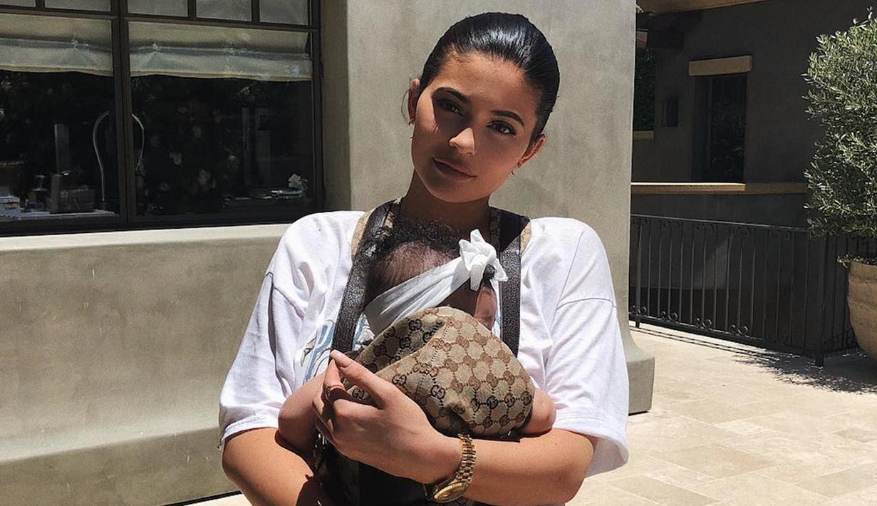 Kylie Jenner dan Stormi memang ibu dan anak yang menggemaskan. Hal itu mereka buktikan lewat unggahan di Instagram. (instagram/kyliejenner)