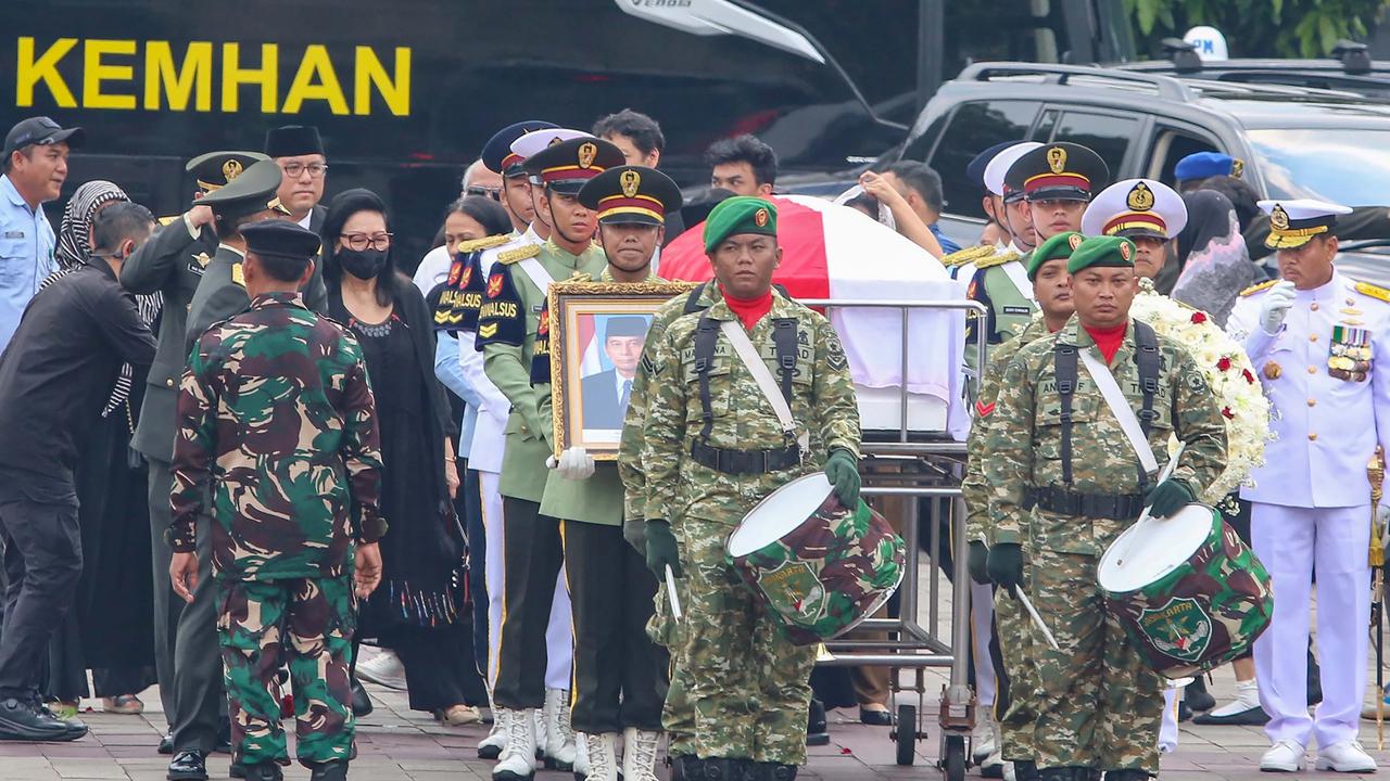 FOTO: Pemakaman Militer Juwono Sudarsono di TMP Kalibata