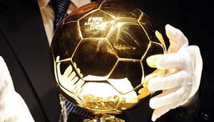 Trofi Ballon d'Or jelang pengumuman Pemain Terbaik Dunia di Kongresshaus, Zurich, 9 Januari 2012. AFP PHOTO/FRANCK FIFE