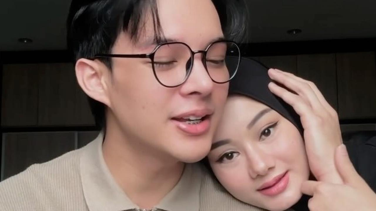 Makin Mancung dan Ganteng, 7 Potret Terbaru Rey Mbayang Usai Oplas Hidung Demi Kesehatan