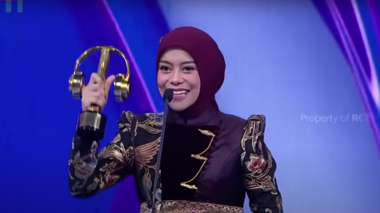 Bikin Bangga, Lesti Kejora Sukses Borong 3 Piala di Indonesian Music Awards 2024