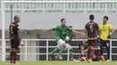 Pemain Lalenok United, Paulo Gali Freitas, melakukan selebrasi usai membobol gawang PSM Makassar pada laga Piala AFC di Stadion Pakansari, Bogor, Jawa Barat, Rabu (29/1/2020). PSM menang 3-1 atas Lalenok United. (Bola.com/M Iqbal Ichsan)