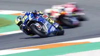 Salah satu kejutan terbesar di arena olahraga dunia sepanjang 2020 adalah mencuatnya Joan Mir sebagai juara dunia MotoGP 2020. (AP/Alberto Saiz)