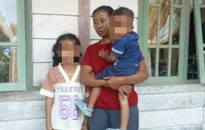 Seorang ibu rumah tangga di Way Kanan meminta keadilan bagi suaminya yang ditahan polisi terkait kasus pembalakan liar. (Liputan6.com/Ardi Munthe)