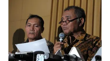 Tim Satgas KPK menangkap 2 orang pejabat Kejati Jawa Barat dalam Operasi Tangkap Tangan (OTT) di Subang