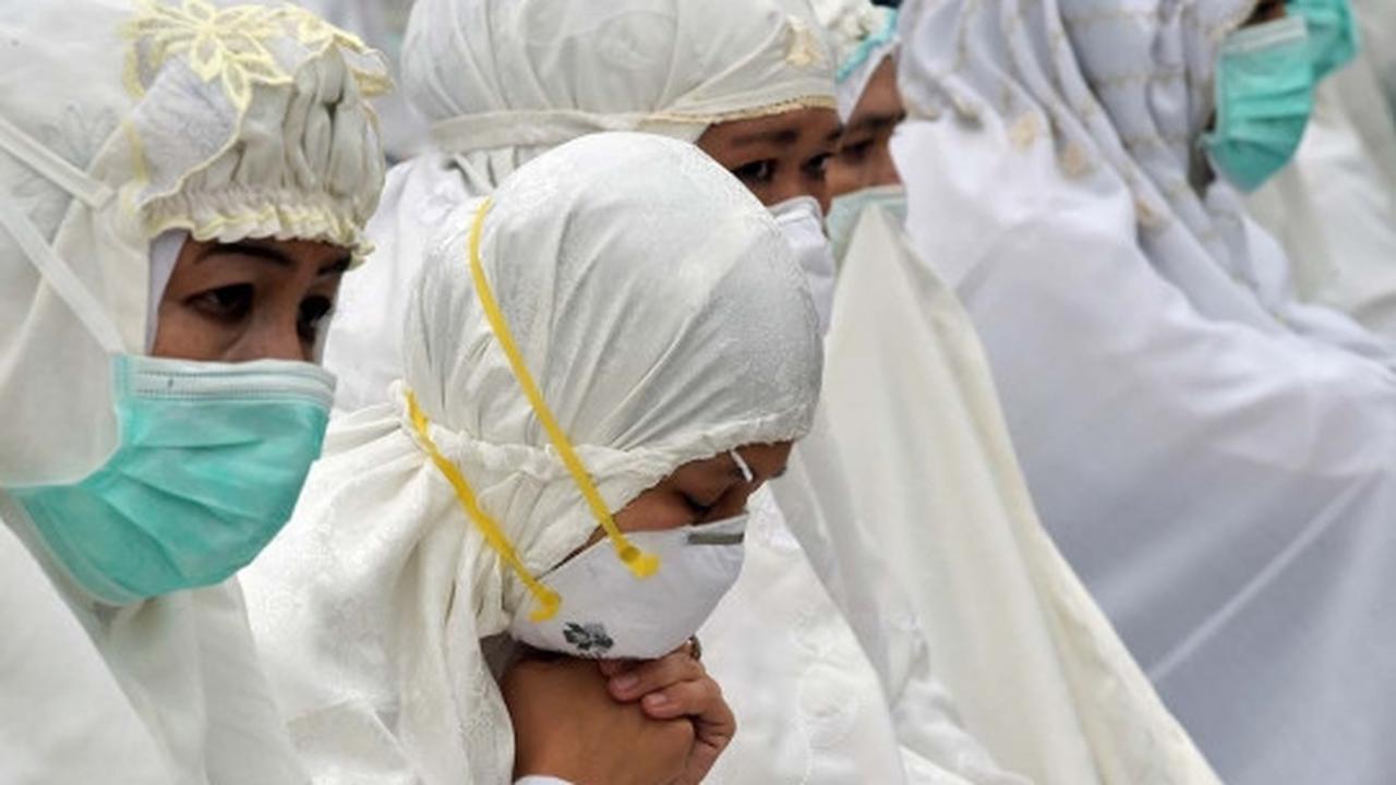 Ribuan warga Riau gelar salat minta hujan di tengah kabut asap