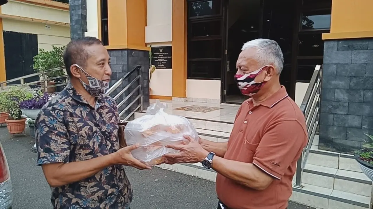 Hipapi Salurkan Donasi Konsumsi untuk Lansia