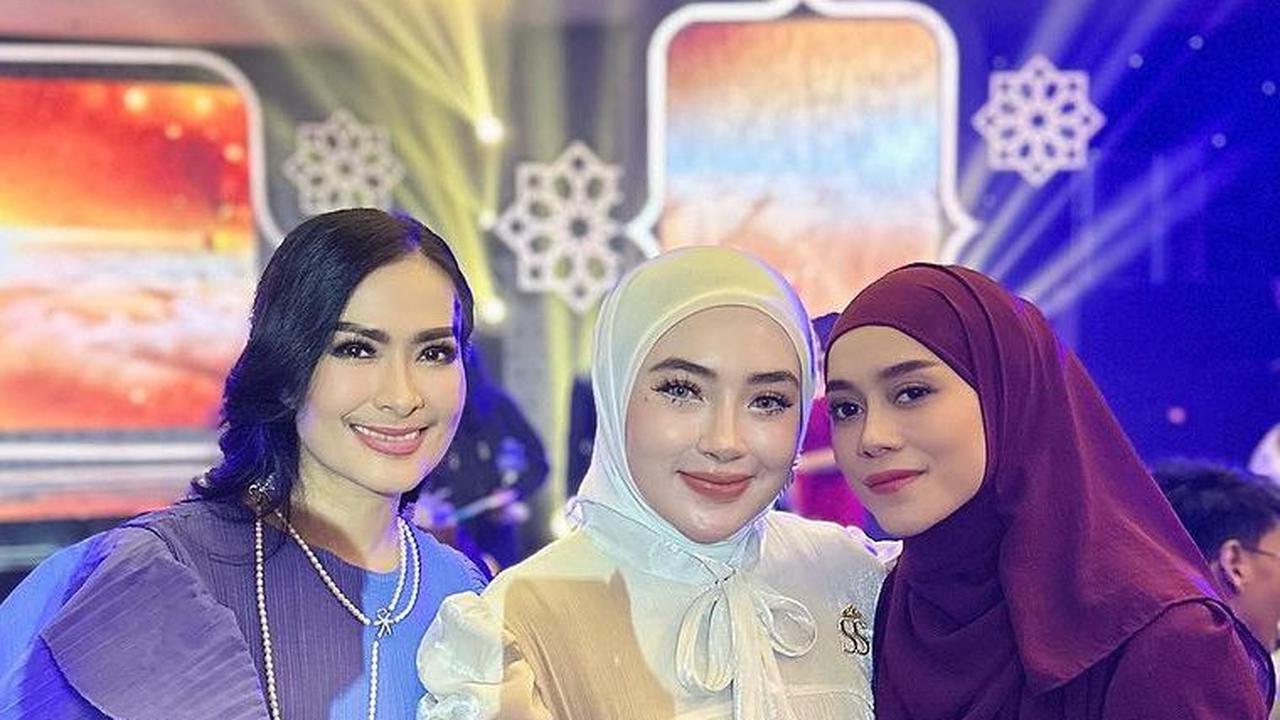 Belum cepat puas dengan pencapaian hidupnya, Shella yang sudah punya banyak teman artis ini kemudian terjun ke dunia politik. Ia diketahui bergabung dengan PAN bersama suaminya,  Achmad Fitra Budiman.