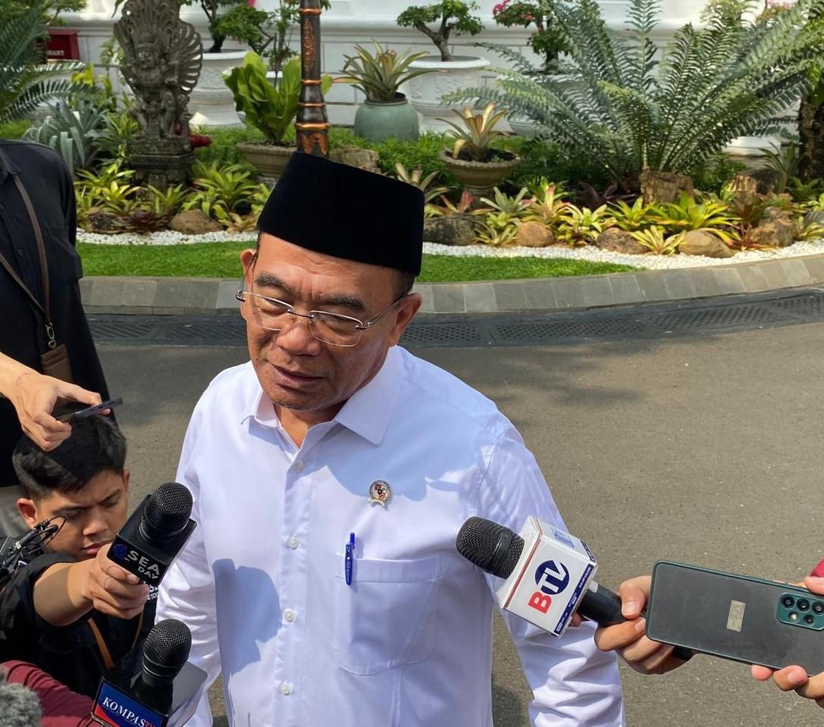 "Jadi, (hak cuti melahirkan) ini memang butuh kesediaan semua pihak, terutama pelaku dunia usaha untuk menerima dengan lapang dada," kata Muhadjir saat ditemui di Istana Kepresidenan, Jakarta, dikutip Rabu (10/7).