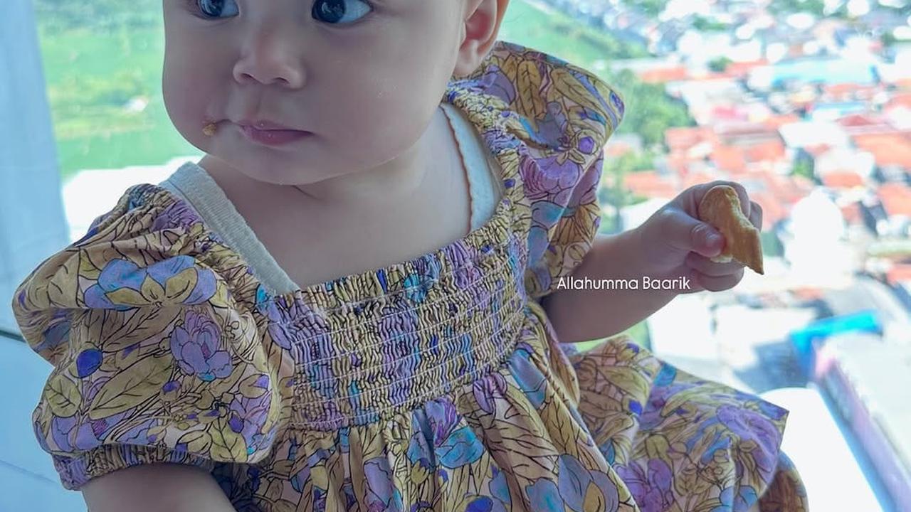 Potret Cantik Alesha Anak Larissa Chou dengan Jepit Rambut, Lucu dan Gemas