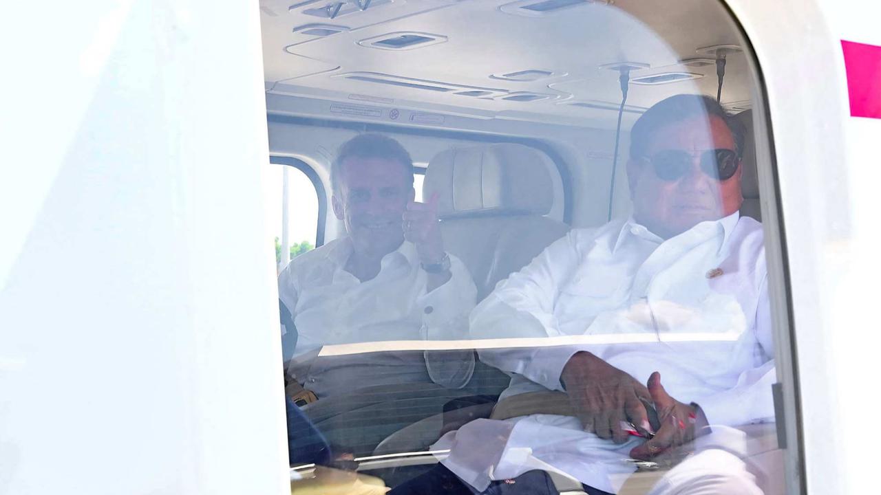 Prabowo dan Presiden Prancis Emmanuel Macron satu helikopter menuju Akmil Magelang