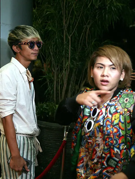 Kehadiran mantan pasangan ini pun tentu mengundang perhatian orang-orang di sekitarnya, terutama para awak media yang terus menyoroti keberadaan mereka. Kemesraan masih terlihat di keduanya. (Nurwahyunan/Bintang.com)