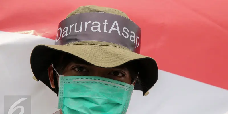 20151026-Puluhan Aktivis Gelar Aksi Peduli Asap untuk Sumatera dan Kalimantan-Jakarta